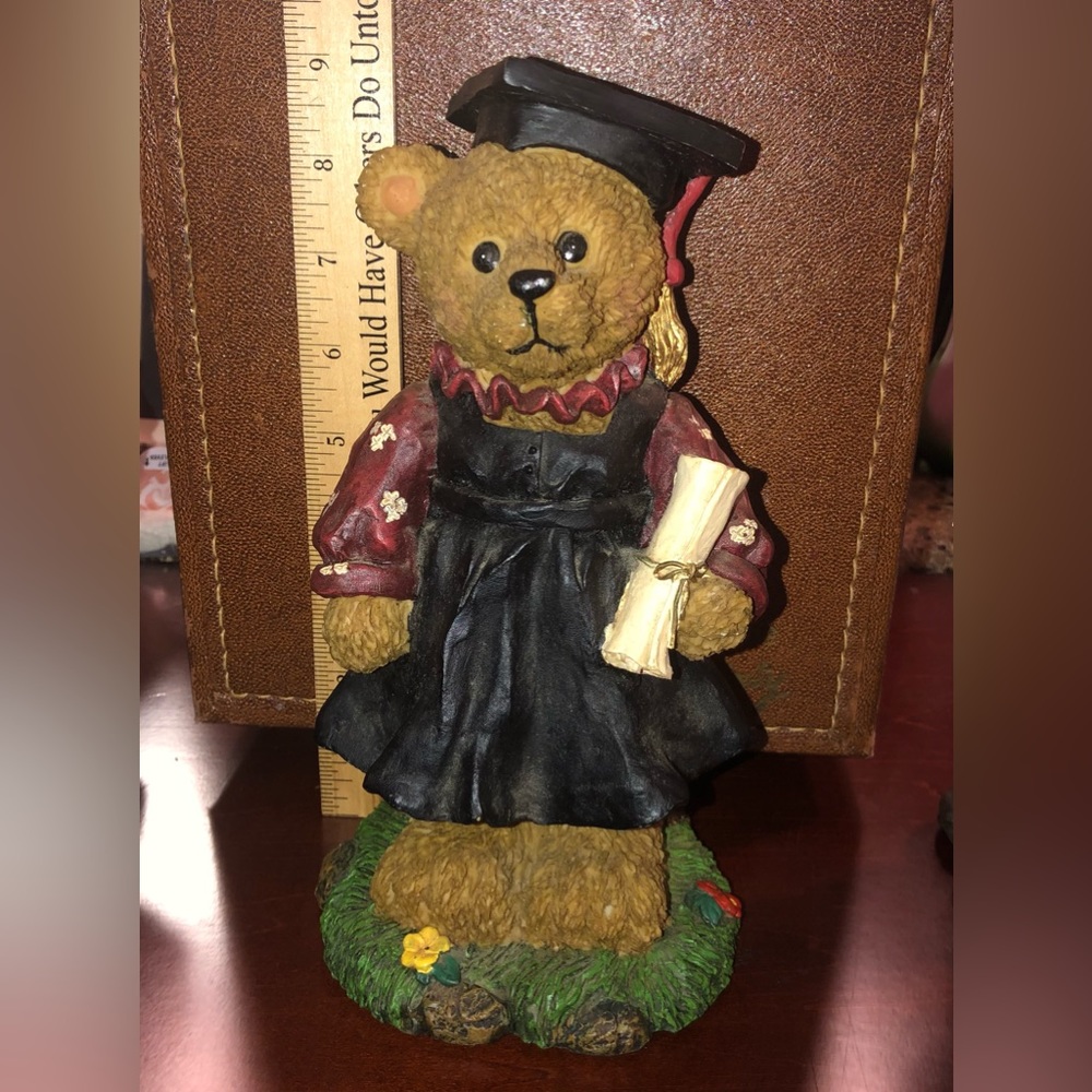 Resin Graduation Bear est 8.5 x 5